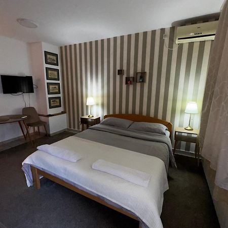 Holiday Belgrado Exterior foto
